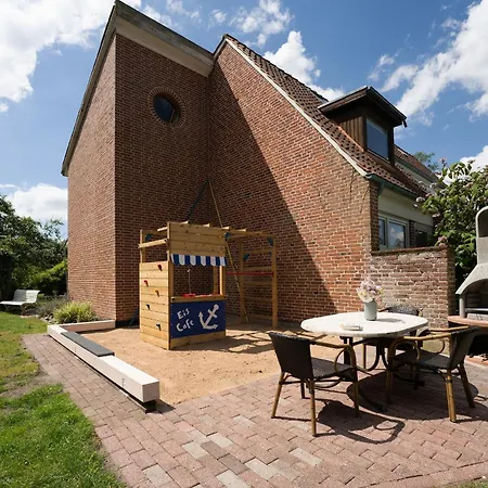 Elly'S Luetten Leuchtturm West * Kellenhusen