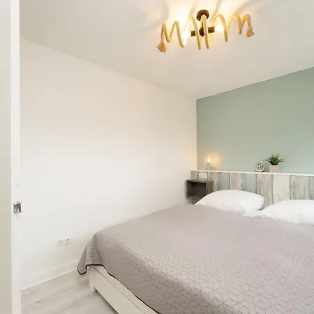 Elly's Luetten Leuchtturm West