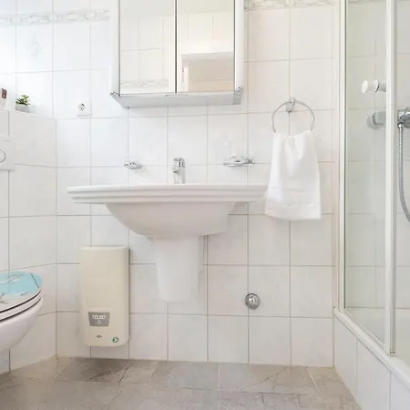 Elly's Luetten Leuchtturm West Daire