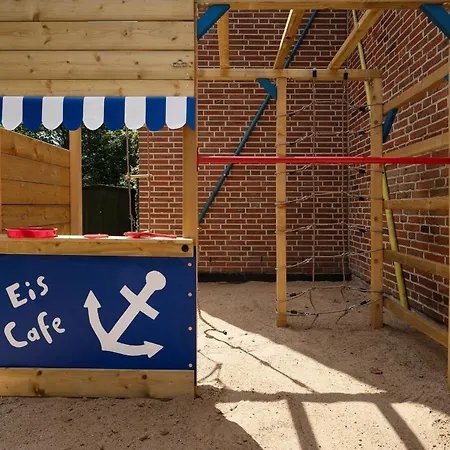 Elly's Luetten Leuchtturm West *