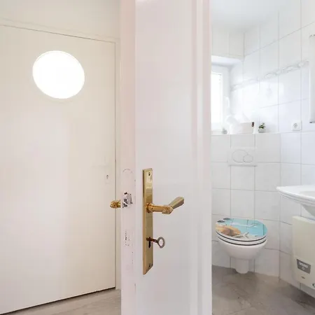 Elly'S Luetten Leuchtturm West Daire Kellenhusen