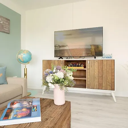 Elly's Luetten Leuchtturm West Daire *