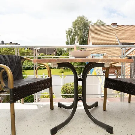 Elly's Luetten Leuchtturm West *