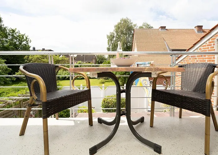 Elly's Luetten Leuchtturm West *